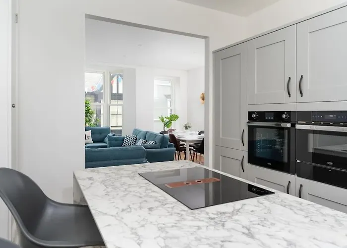 3 Bed, Sea Views, Central Penzance,Newly Renovated