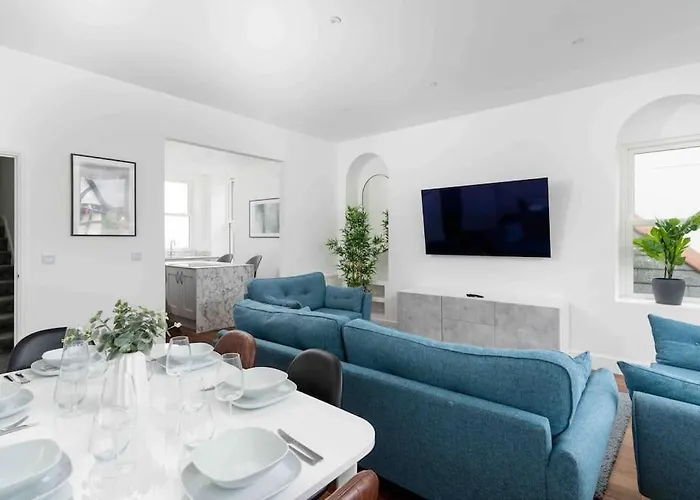 3 Bed, Sea Views, Central Penzance,Newly Renovated