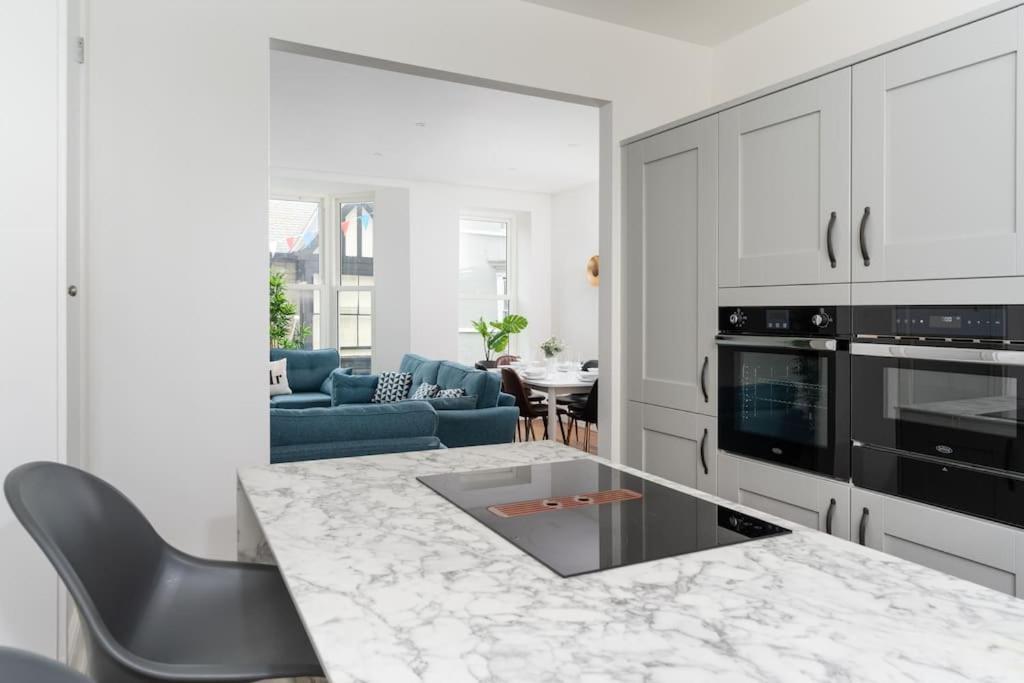 3 Bed, Sea Views, Penzance,newly Renovated Apartment