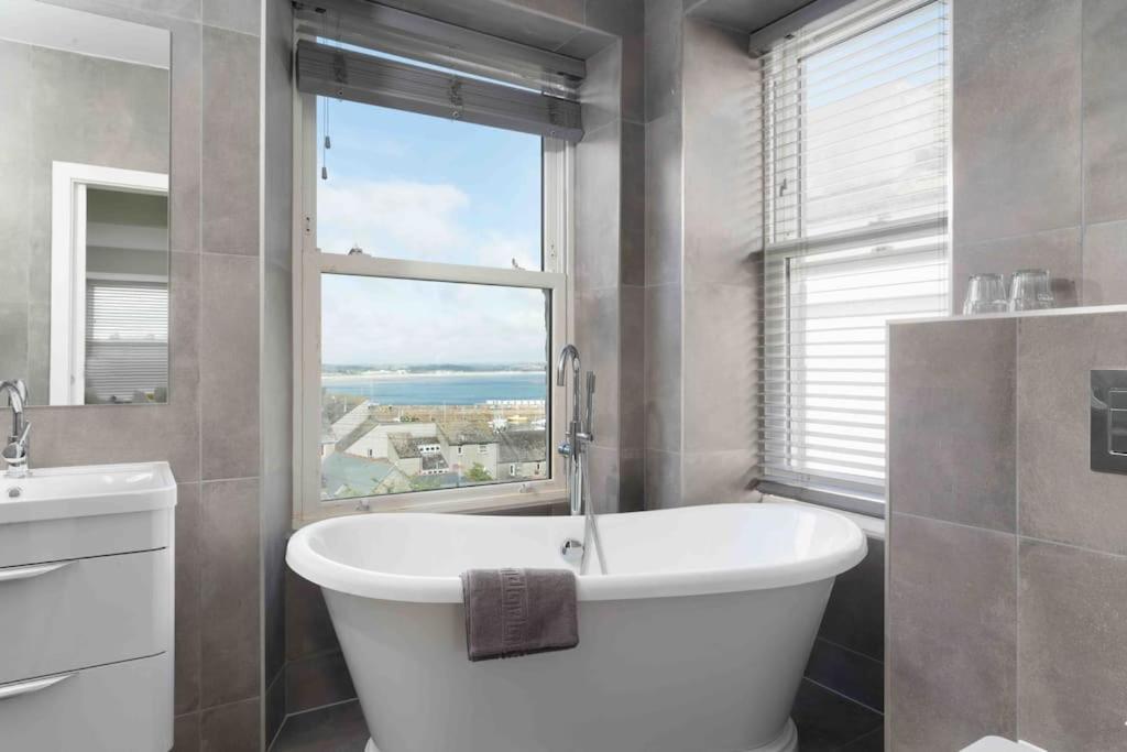 3 Bed, Sea Views, Penzance,newly Renovated